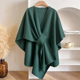 Elegant poncho med bindebånd – stilfuld og behagelig varme til kvinder