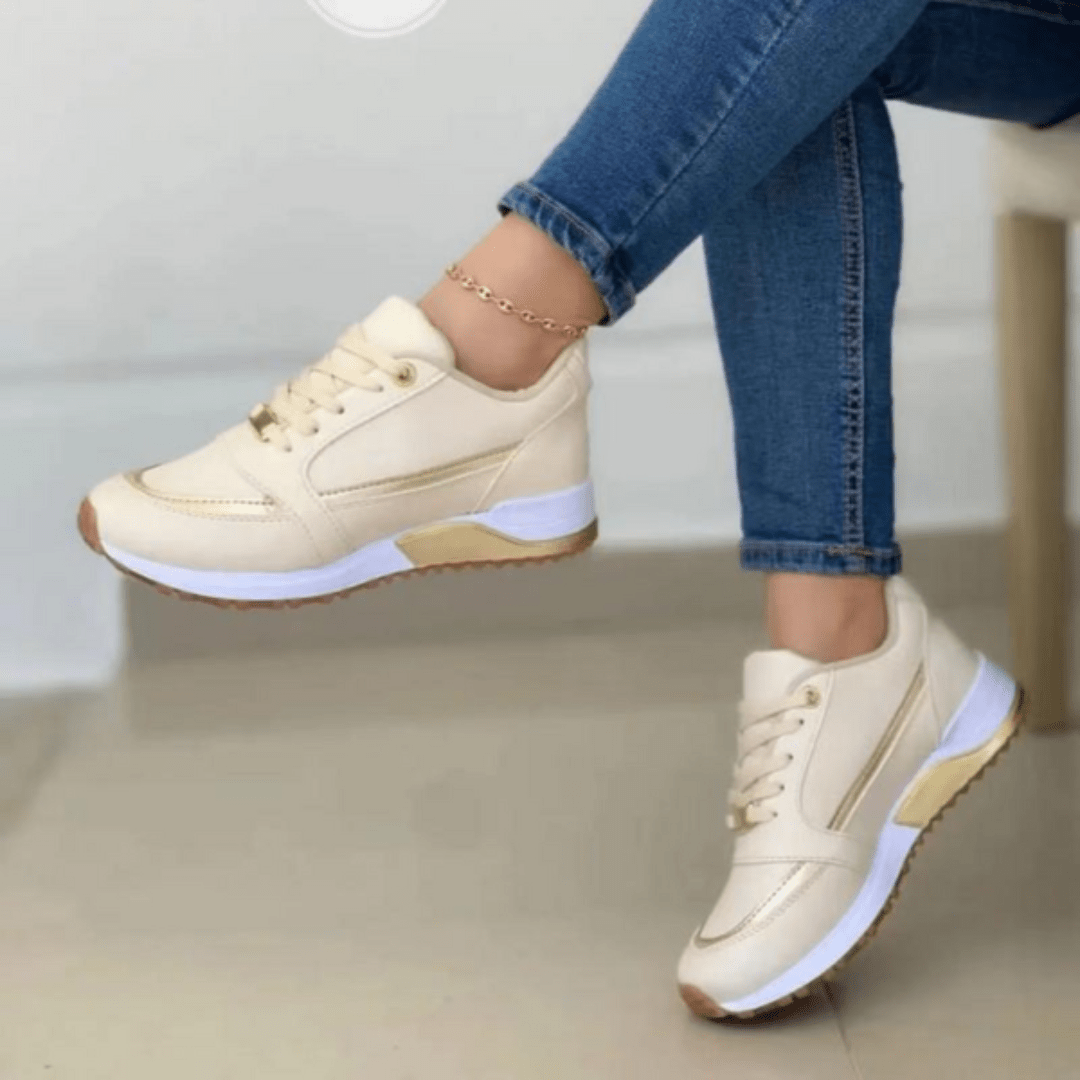 Chunky Sneakers med Metallic Detaljer og Komfortsål